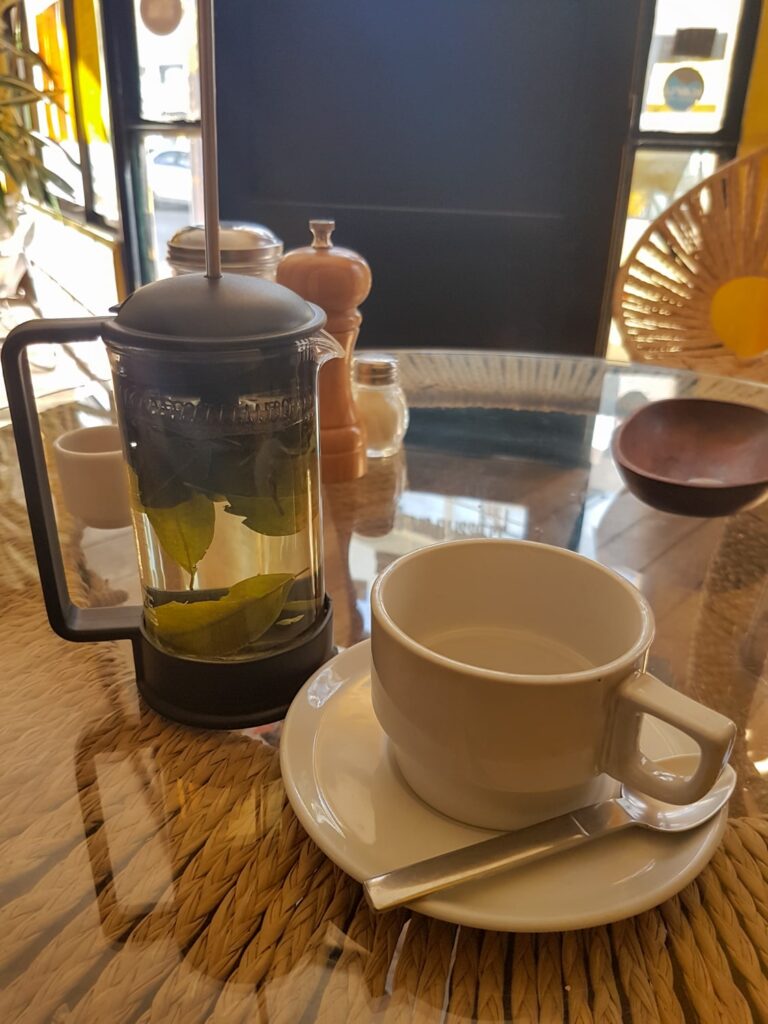 Relaxen in Huaraz met coca thee om te wennen aan de hoogte