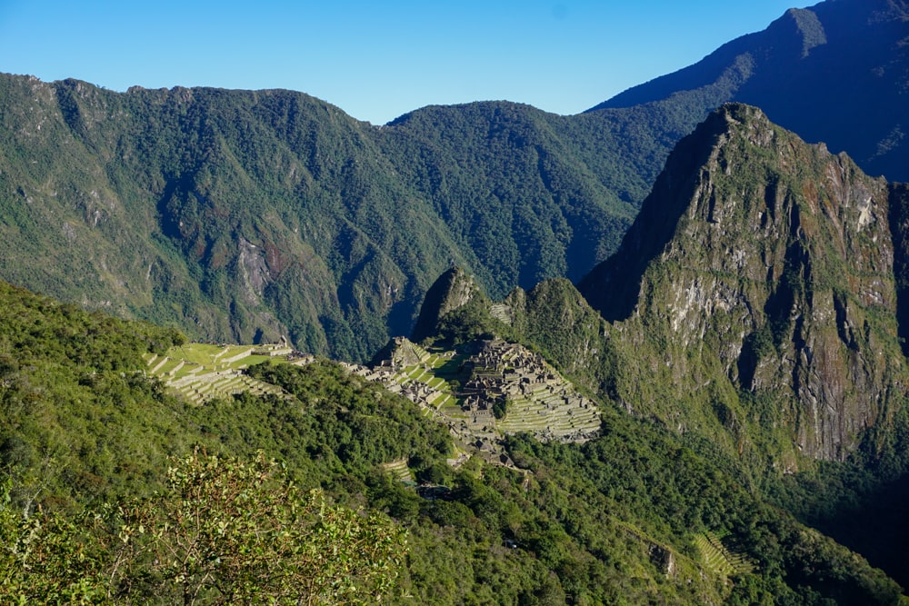 Machu Picchu: het iconische einde van de Inca Trail | Reisverslag Peru #10 | Peru 2018 De zon komt op bij Machu Picchu