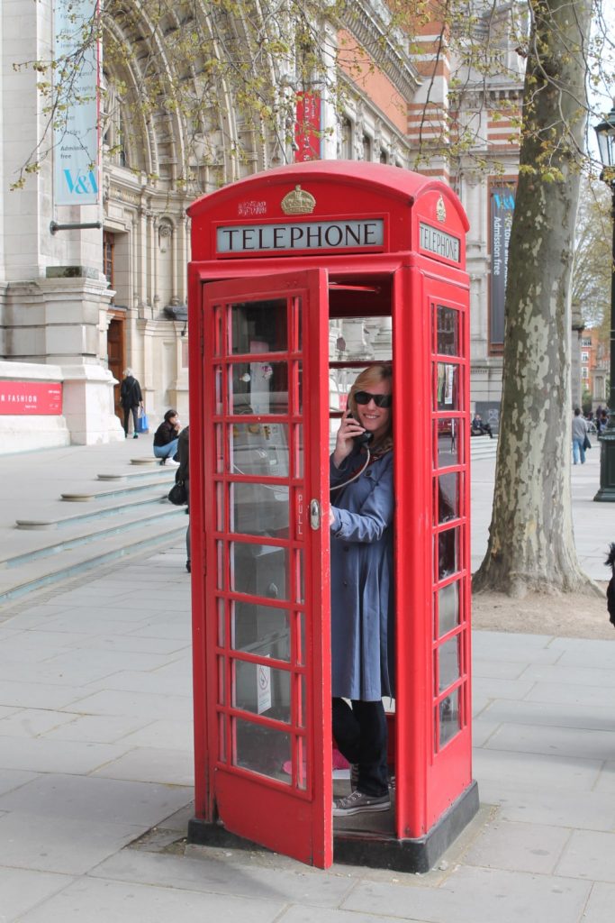 3 days in London itinerary: what to see and do on your first visit | United Kingdom Co in a typical red phone booth in London