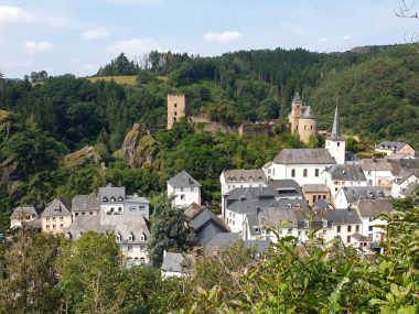 Wandelen in Esch-sur-Sûre_ sprookjesachtig mooi in Luxemburg