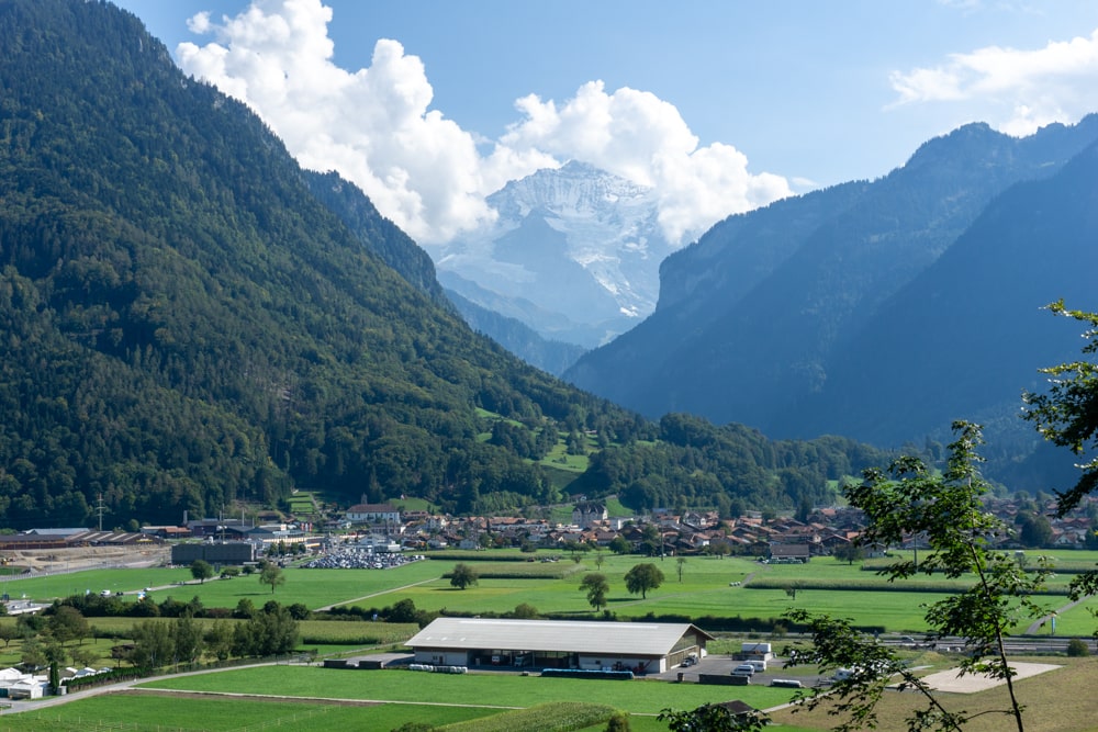14 leuke Interlaken bezienswaardigheden & praktische tips | Zwitserland Uitzichten vanaf De Rugen in Interlaken