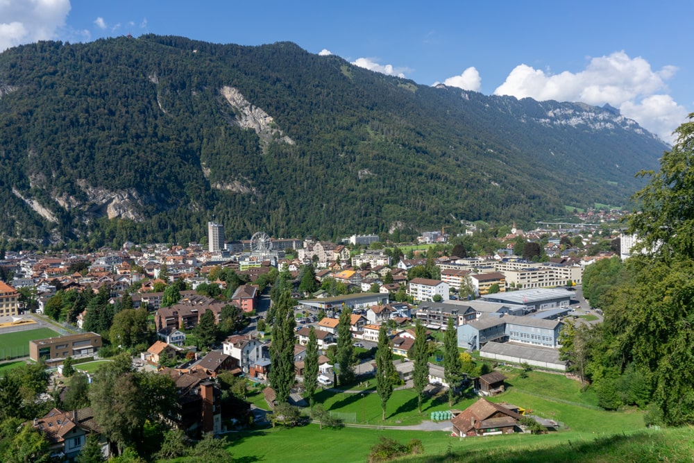14 leuke Interlaken bezienswaardigheden & praktische tips | Zwitserland Uitzichten vanaf De Rugen in Interlaken