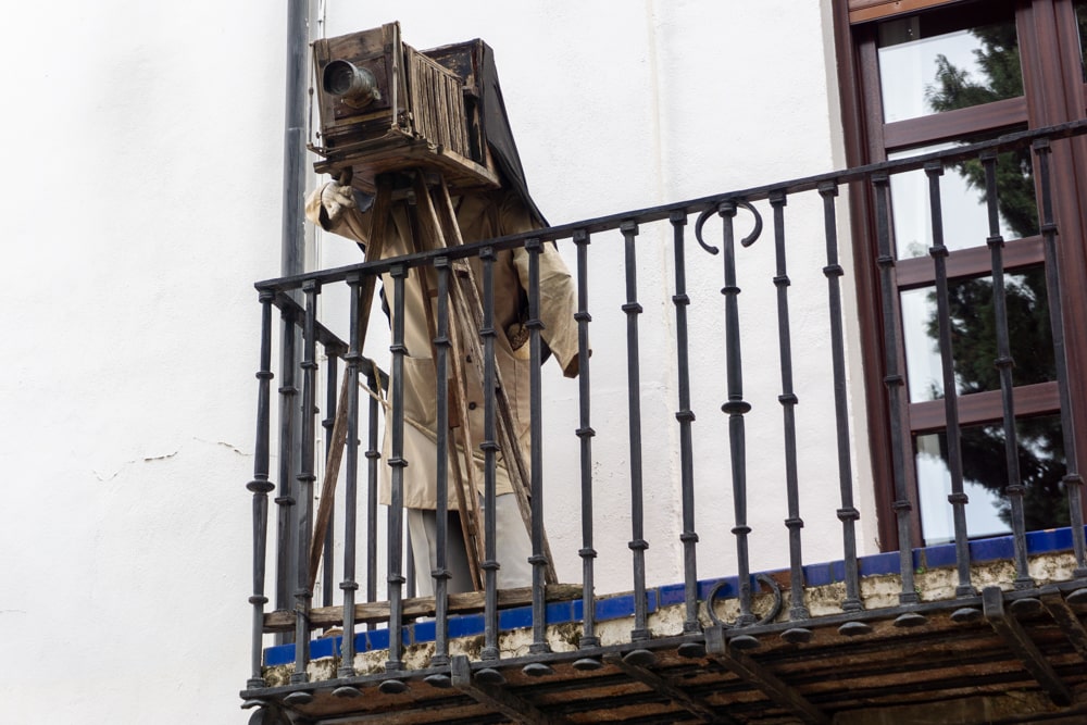 Wat te doen in Ronda? 15 tips & de mooiste plekken | Spanje Camera op het balkon van Museo Lara