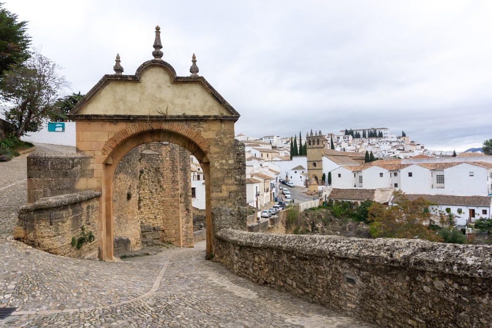 Wat te doen in Ronda? 15 tips & de mooiste plekken | Spanje De oude stadsmuren van Ronda