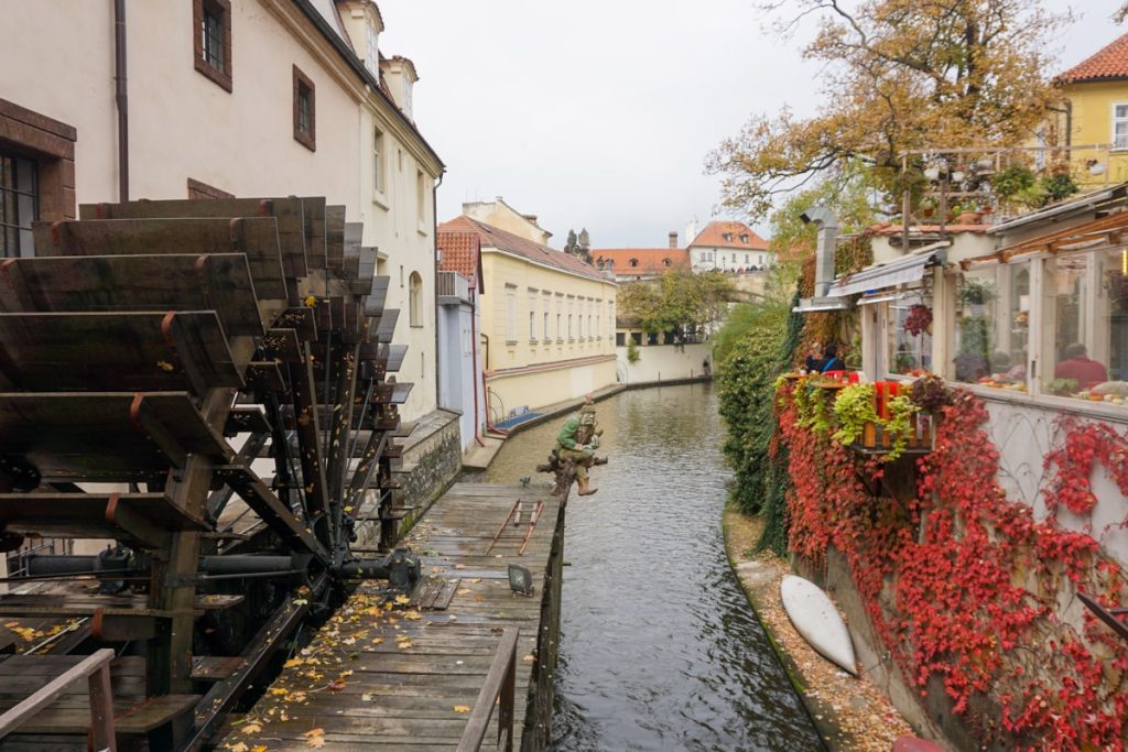 9 leuke wijken in Praag om te ontdekken + tips voor overnachten | Tsjechië Malá Strana in Praag