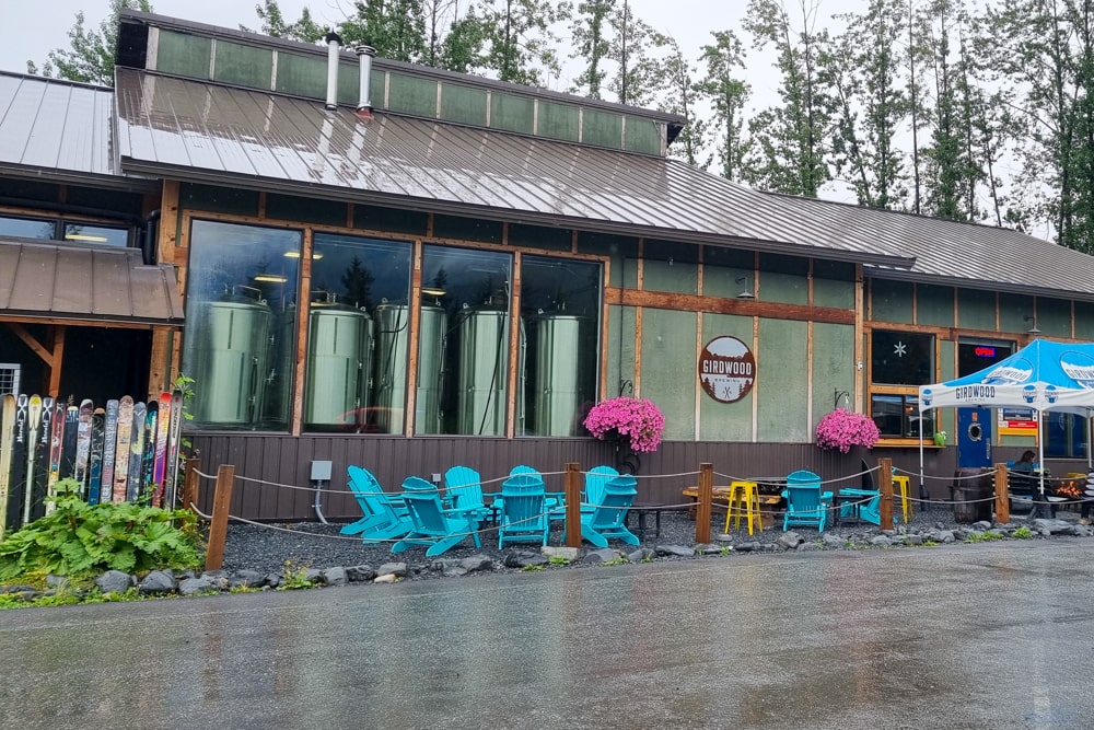 De eerste beer in Alaska! - Reisverslag Canada & Amerika #5 | Canada en Amerika 2024 Girdwood Brewery