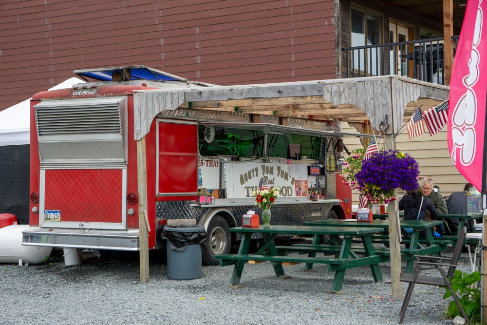 16 best things to do in Valdez Alaska + fun hiking trails | Alaska, United States Food truck in Valdez