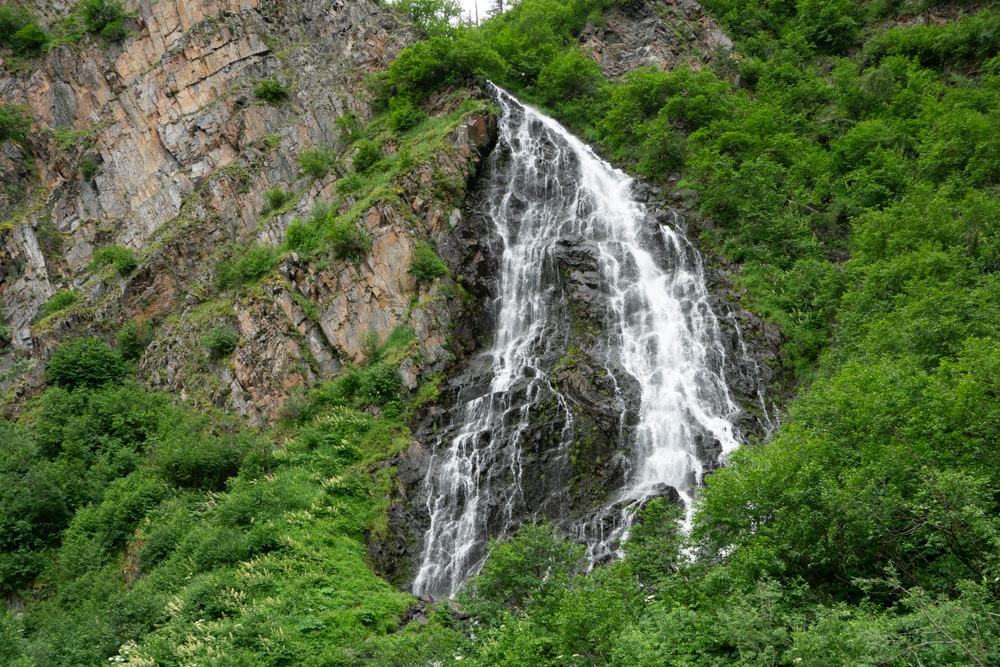 16 best things to do in Valdez Alaska + fun hiking trails | Alaska, United States Keystone Canyon with waterfalls