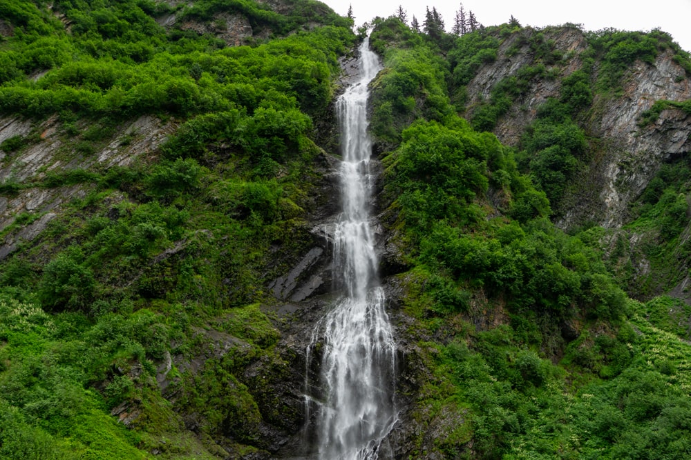 16 best things to do in Valdez Alaska + fun hiking trails | Alaska, United States Keystone Canyon with waterfalls