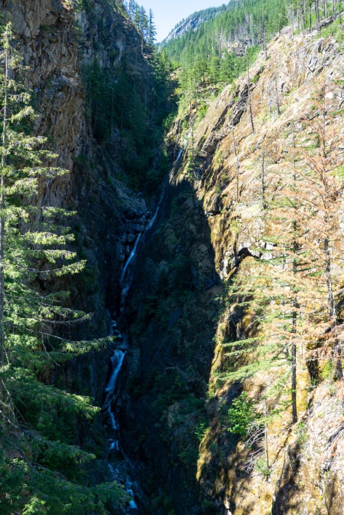North Cascades National Park bezoeken: praktische tips en mooie wandelingen | Amerika, Noordwesten Gorge Creek Falls in North Cascades