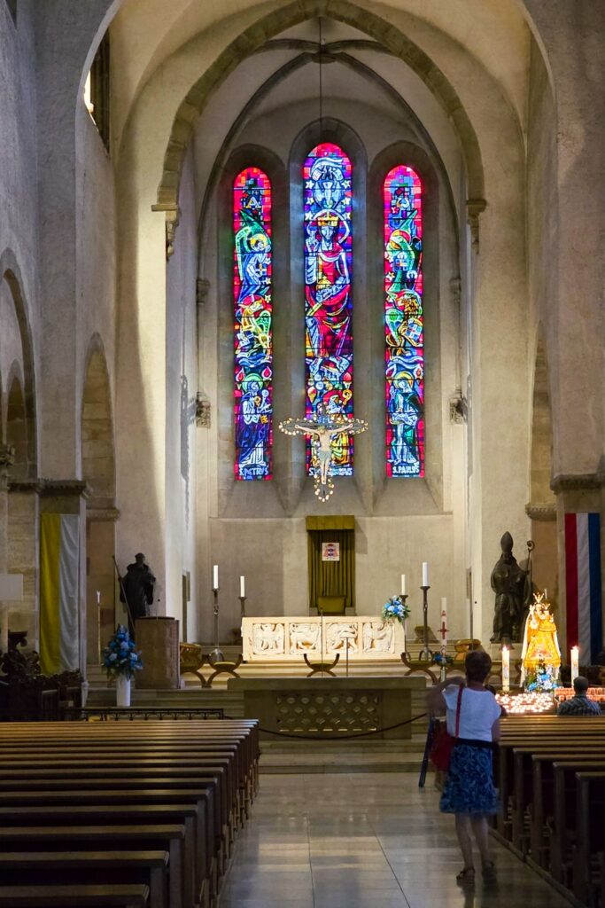 12 Echternach bezienswaardigheden: ontdek het oudste stadje van Luxemburg | Luxemburg Basilique Saint-Willibrord in Echternach