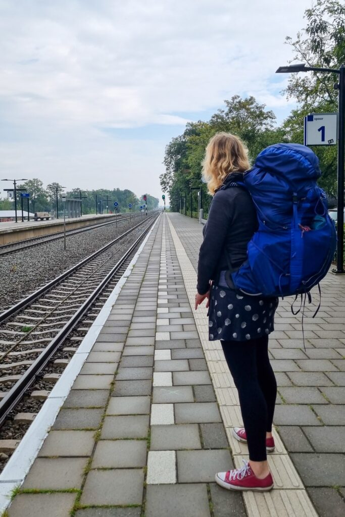 Op het station met mijn backpack