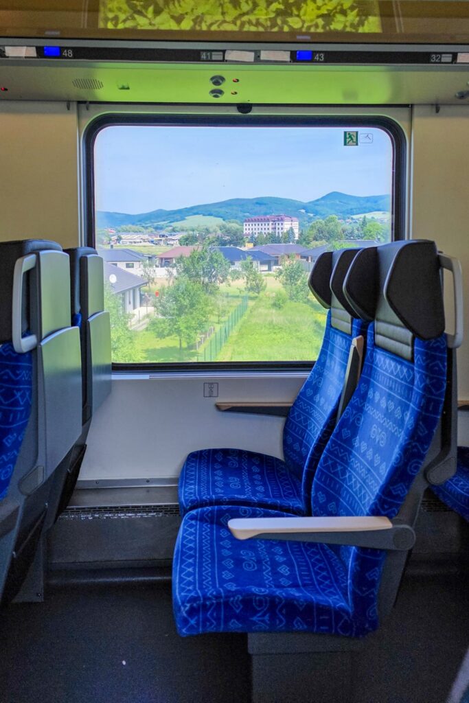10 praktische tips voor een last minute vakantie | Praktische reistips In de trein van Praag naar Slowakije