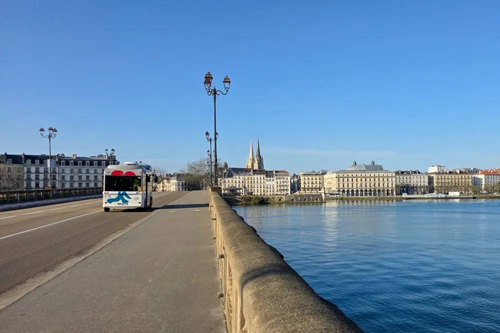 15 Bayonne bezienswaardigheden & tips voor leuke dagtrips | Frankrijk Pont Saint-Esprit in Bayonne