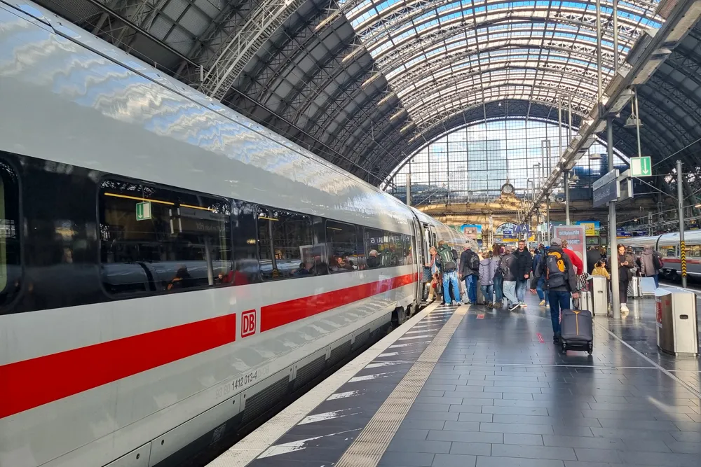 Backpack tips: mijn beste adviezen na 10 jaar reizen met een rugzak | Praktische reistips ICE - Hogesnelheidstrein van Deutsche Bahn