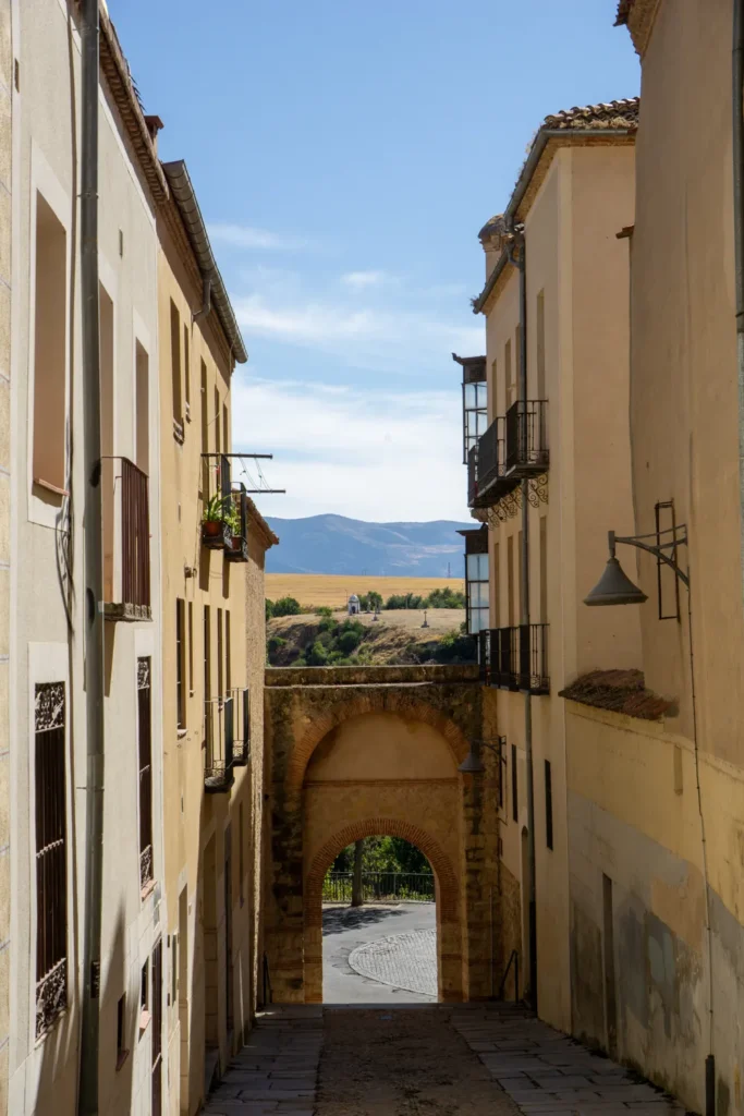 15 Segovia bezienswaardigheden die je niet mag missen | Spanje Barrio Judio in Segovia