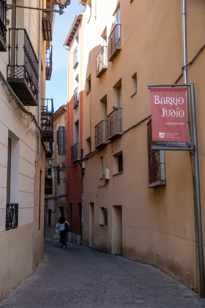 15 Segovia bezienswaardigheden die je niet mag missen | Spanje Barrio Judio in Segovia