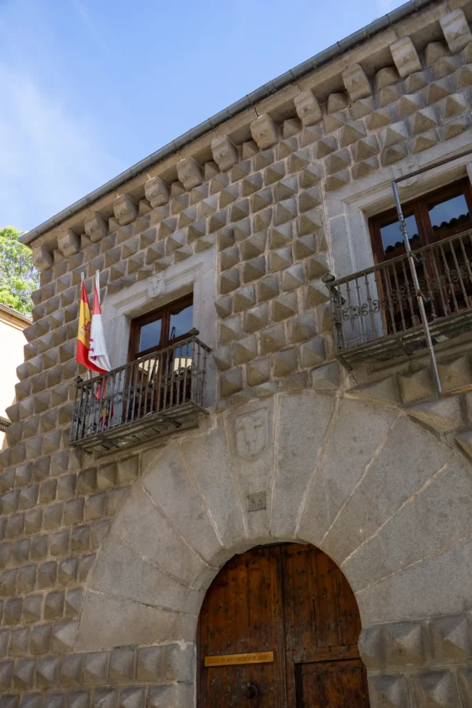 15 Segovia bezienswaardigheden die je niet mag missen | Spanje Casa de los Picos in Segovia