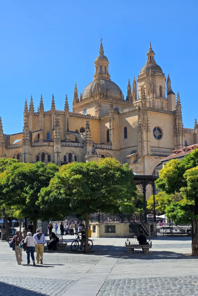 15 Segovia bezienswaardigheden die je niet mag missen | Spanje Catedral de Segovia