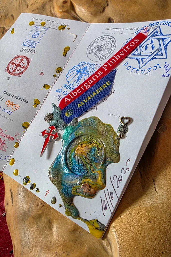 Camino Portugués #2: klimmen, zweten en genieten tussen Tomar en Coimbra | Reisverslag | Camino Portugues 2025 Bijzondere stempel in Alvaiazere