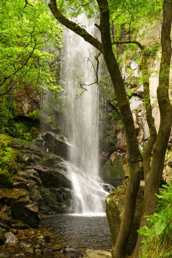 Ribeira Sacra: Ontdek het bijzondere hart van Galicië | Spanje Fervenza de Augacaída in Ribeira Sacra