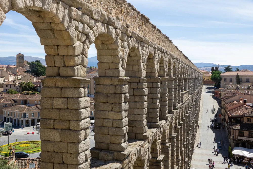 25 Mooie steden in Spanje die je gezien moet hebben | Spanje Het aquaduct in Segovia - Castilla y Leon