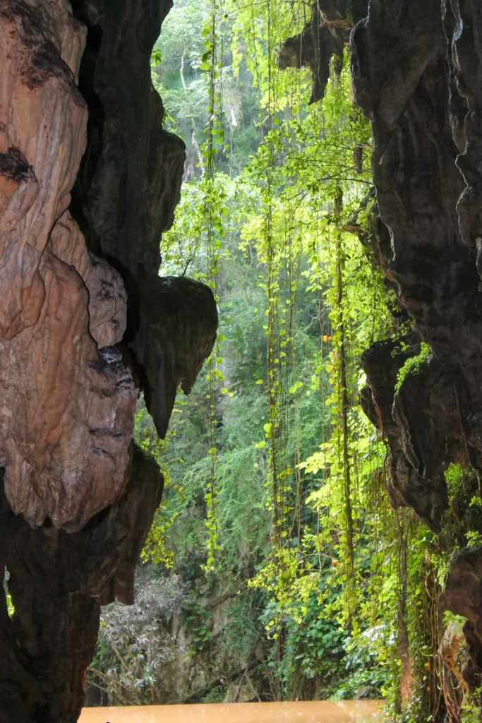 Valley of Vinales: 8 tips for the green heart of Cuba | Cuba Cueva del Indio in Vinales