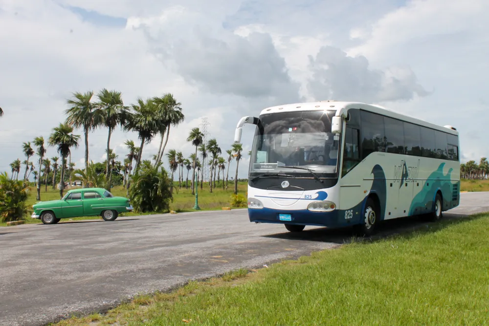 Valley of Vinales: 8 tips for the green heart of Cuba | Cuba Viazul bus and vintage car in Cuba