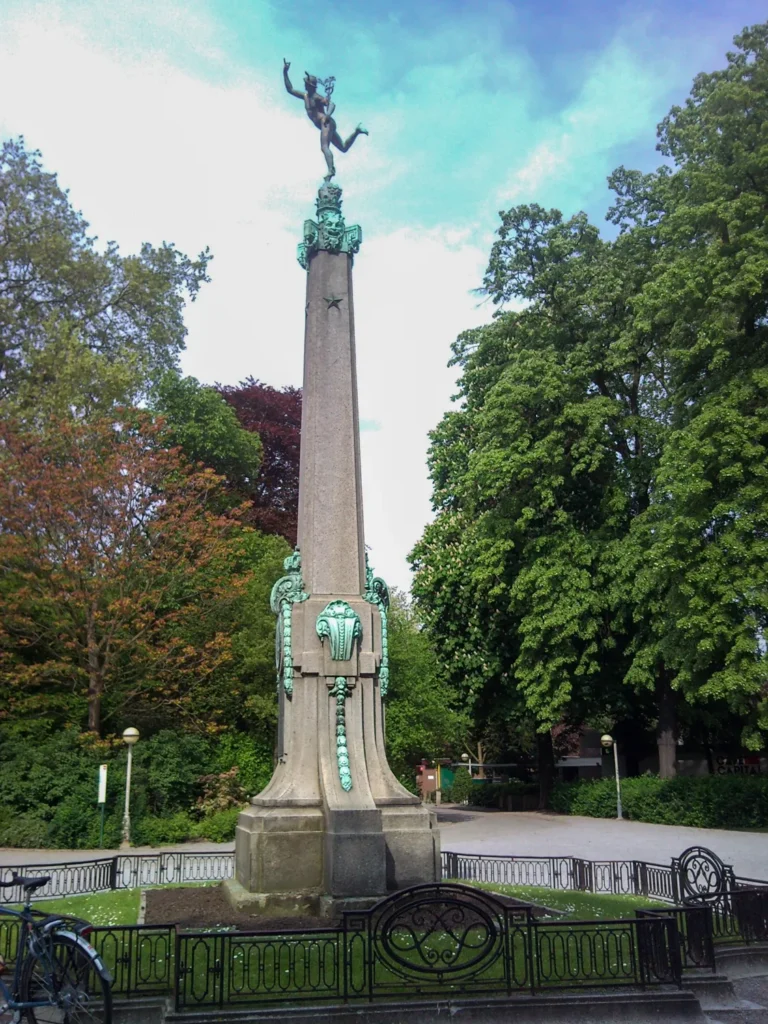 15 Antwerpen tips: de leukste bezienswaardigheden voor een stedentrip | België Beeld in het Stadspark van Antwerpen
