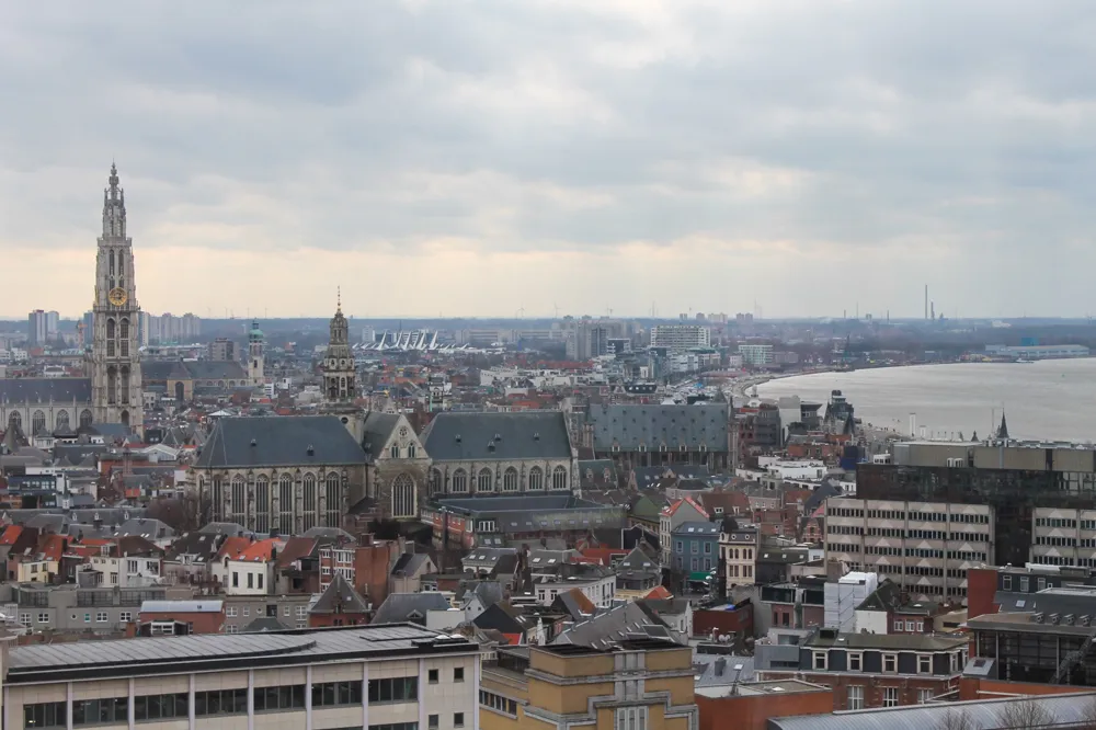 15 Antwerpen tips: de leukste bezienswaardigheden voor een stedentrip | België Uitzicht vanaf het dakterras van MAS