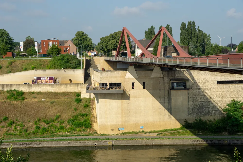 Grensoverschrijdend wandelen: de rode route over de Passerelle van Caestert (17 km) | België Aan de overkant van de Brug van Vroenhoven