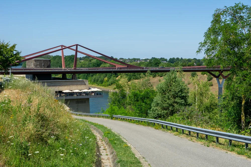 Grensoverschrijdend wandelen: de rode route over de Passerelle van Caestert (17 km) | België Terug bij de Brug van Vroenhoven